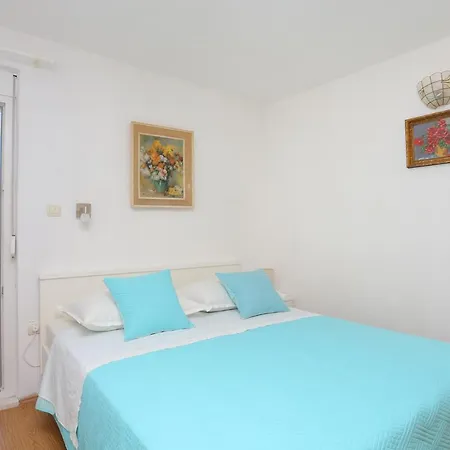 Apartmán Family Friendly Seaside Sevid - Trogir - 19105 *