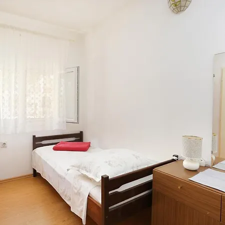 Family Friendly Seaside Sevid - Trogir - 19105 Apartmán Marina