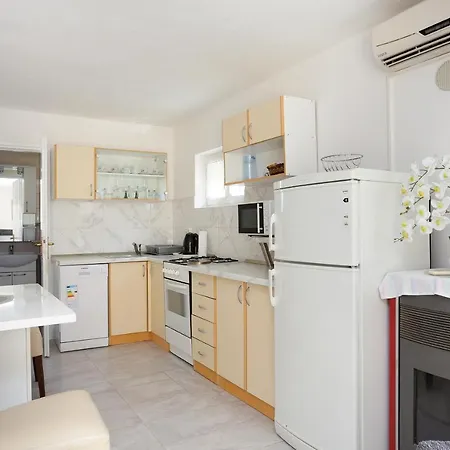 Family Friendly Seaside Sevid - Trogir - 19105 * Marina