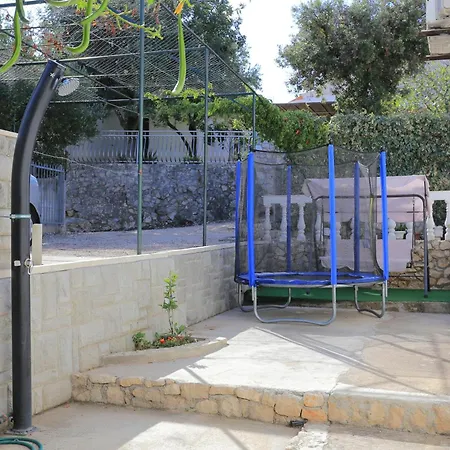 Family Friendly Seaside Sevid - Trogir - 19105 Apartmán Marina